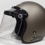Helm adalah perlengkapan wajib dalam berkendara. Helm fungsinya sangatlah penting yakni untuk melindungi kepala dari terpaan angin, debu, dan benturan jika terjadi kecelakaan. Salah satu helm yang populer saat ini adalah helm JPN yang hadir dalam berbagai tipe dan desain.