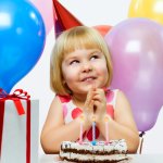 Finding a birthday gift for a toddler is now easier than ever with our comprehensive gift guide. Choose from the most popular toys, dolls and games for 4 year girls this year. Read on for tips, tricks, a whole lot of gift ideas with prices and details and how to give the little one a great birthday. 