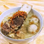 Bakso iga memang jadi santapan nikmat kala hujan. Daripada bingung keluar rumah, kamu bisa loh ngebakso iga di rumah. Pesan saja secara online! Cek rekomendasinya dari kami di bawah ini!