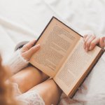 Ilmu Ekonomi menjadi salah satu ilmu penting yang kini banyak dipelajari dan menjadi sektor penting dalam perkembangan suatu negara. Kalau kamu sedang mendalami ilmu ekonomi atau punya ketertarikan dengan ilmu tersebut, kamu bisa jadikan beberapa buku berikut sebagai referensi bacaan menarik.