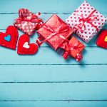 10 Heartfelt Gifts for Husband on Valentine's Day in India and Three Ways to Mark This Special Day(2020)