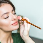 Makeup merupakan hal yang identik dengan wanita. Tanpa makeup terkadang wanita merasa kurang percaya diri terlebih jika melakukan aktivitasnya di luar rumah atau menghadiri sebuah acara. Saat ini, makeup sudah menjadi kebutuhan banyak wanita. Untuk itu, BP-Guide senang sekali berbagi tutorial dan serba-serbinya untuk pemula yang ingin belajar makeup.