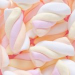 Marshmallow menjadi salah satu permen manis yang kini banyak digemari, terutama bagi anak-anak. Teksturnya yang lembut serta varian rasanya yang beragam membuat camilan ini difavoritkan. Agar lebih puas kala menyantapnya, ini dia 10 rekomendasi marshmallow panjang ternikmat yang disukai oleh anak-anak.