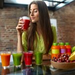 Aktivitas yang padat serta cuaca panas sering membuat kita menginginkan minuman segar yang mampu melepas dahaga. Daripada beli minuman di luar, kamu bisa buat sendiri kreasi minuman di rumah yang jauh lebih hemat dan sehat. Tertarik mencoba? Yuk, ikuti aneka resep minuman segar berikut!