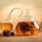 Minum teh telah menjadi salah satu kegiatan bersantai yang banyak dipilih untuk relaksasi. Untuk menemani waktu santai, teko teh kaca menjadi pilihan menarik karena tampilannya yang estetik. Bagi Anda yang tengah mencari teko teh dengan desain yang unik, berikut adalah 10 rekomendasinya yang patut untuk dilirik.