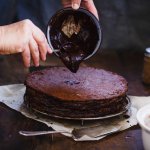Membuat kue ulang tahun tidak segampang membalikkan telapak tangan, tapi bukan berarti mustahil. Berikut ini BP-Guide sajikan cara lengkap membuat 4 jenis kue ulang tahun populer yang bisa kamu coba.