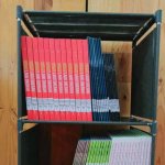 Punya koleksi banyak buku tapi bingung menatanya? Kamu bisa andalkan rak buku plastik. Selain harganya terjangkau, modelnya juga ada banyak loh! Yuk cek rekomendasi dari kami!