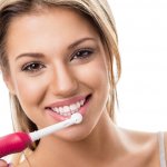 Menyikat gigi tentunya menjadi hal yang wajib dilakukan setiap hari. Dengan bantuan teknologi canggih, saat ini sikat gigi elektrik tentu menjadi jawaban agar Anda bisa menyikat gigi lebih cepat dan bersih.