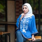 Kamu yang berhijab wajib juga loh memperbarui style kamu. Ikuti tren kekinian untuk baju muslim yang terbaru. Intip rekomendasi dari kami segera ya!