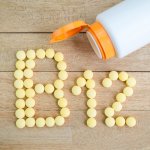 Vitamin B12 memiliki peran penting dalam kesehatan tubuh, terutama untuk sistem saraf, pembentukan sel darah merah, dan metabolisme energi. Dalam artikel ini, kami akan merekomendasikan beberapa sumber alami dan suplemen B12 yang berkualitas tinggi. Memahami kebutuhan harian dan pilihan makanan yang kaya vitamin ini dapat membantu Anda menjaga kesehatan secara optimal. 