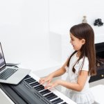 Piano digital adalah pilihan terbaik untuk mereka yang ingin belajar bermain piano, terutama bagi pemula. Selain tidak memerlukan banyak ruang, piano digital juga lebih praktis dan bisa dibawa ke mana-mana. Tapi dengan banyaknya merek dan jenis yang tersedia di pasaran, menemukan piano digital terbaik bisa jadi suatu tantangan tersendiri.