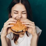 Makanan cepat saji atau fast food identik dengan makanan yang tidak bergizi alias junk food. Nah, ada banyak jenis makanan cepat saji yang juga ternyata memiliki nilai gizi yang tinggi, loh. Apa saja? Simak ulasan BP-Guide berikut ini.