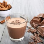 Siapa yang tak suka minuman yang satu ini? Selain terkenal karena kelezatan dan rasa manisnya, minuman coklat juga bisa memberikan banyak manfaat bagi tubuh. Tak percaya? Simak ulasan BP-Guide berikut dan resep rekomendasi minuman coklat yang bisa dicoba di rumah.