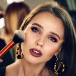 Mendapatkan makeup sempurna merupakan dambaan hampir setiap wanita. Tak hanya kemampuan merias wajah yang baik tetapi juga produk yang baik akan menunjang tujuan tersebut. Kamu perlu tahu trik mendapatkan makeup bagus di bawah ini. 