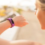 Saat ini, dengan pasar smartband yang semakin berkembang, memilih yang terbaik untuk kebutuhan Anda bisa menjadi tugas yang cukup menantang. Apakah Anda seorang atlet yang mencari pelacak aktivitas yang kuat atau seseorang yang hanya ingin memantau kesehatan sehari-hari Anda, ada smartband yang tepat untuk Anda. Dalam artikel ini, kami akan membahas beberapa rekomendasi smartband terbaik yang telah kami uji dan ulas, untuk membantu Anda membuat keputusan yang tepat.