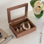 おしゃれな女性たちにとって、お気に入りのアクセサリーを大切に保管するためのジュエリーボックスは必需品です。そこで今回は、プレゼントに人気のジュエリーボックスの2025年最新ランキングをお届けします。女性に人気のフランフランや無印良品などのブランドから、美しさと機能性を追求した専門ブランドのアイテムまで幅広くご紹介しますので、ぜひプレゼント選びの参考にしてください。