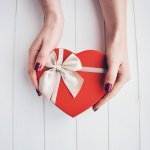 Sometimes getting a good Valentine's Day gift can seem like an impossible task especially when you've only been dating for 3 months and you don't want to overdo it.  We totally understand your feelings and know how important getting the right V-Day gift is! So we have put together a fantastic list of cute, useful, and sweet gifts for your boyfriend that you can pick from, and make the day of love one to remember. 