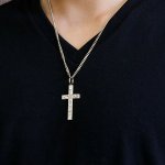 プラチナネックレスは高価なアクセサリーなので、特別な日のプレゼントに向いています。大切な男性に高価なプレゼントを考えている方のために、プラチナネックレスの2023年最新情報をご紹介します。選び方や特徴などもまとめていますので、ぜひご覧ください。