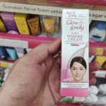 Bagi wanita, kesehatan dan kecantikan kulit memang patut dijaga dengan baik. Maka dari itu, jangan sampai kamu melewatkan memakai skincare yang tepat untuk kulit. Ketika kita memakai skincare, artinya kita berinvestasi untuk kesehatan dan kecantikan kulit kita. Kamu bisa gunakan deretan produk dari Fair and Lovely. Kami siapkan rekomendasinya untuk kamu!