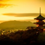 「記念日らしいスペシャルな旅をしたい！」と思い立ったら、京都の温泉宿に旅行するのがおすすめです。この記事では【2024年最新情報】の、記念日にカップルで訪れるのにぴったりな温泉宿をご紹介します。幻想的な渡月橋が眺められる嵐山温泉のホテルや、ロマンティックな夕日を一望できる夕日ヶ浦温泉の旅館など、京都らしい魅力が溢れる温泉宿が目白押しですよ。
