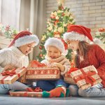この記事では、小学生の女の子が喜ぶクリスマスプレゼントをランキング形式でたっぷりと紹介しています。編集部がwebアンケート調査などをもとにセレクトしたアイテムは、実際に女子が欲しいものばかりです。学年ごとに分けたランキングや選び方などを参考に、贈る相手にぴったりのプレゼントを手に入れましょう。