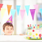 小学生の男の子にとって、誕生日は特別な日。そんな嬉しい日には喜ぶメッセージを贈って、誕生日をより一層思い出深いものにしましょう！いつまでも温かく心に残るメッセージを書くコツなどをチェックして、素敵なバースデーを迎えてくださいね。