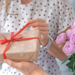 この記事では、女子大生へ誕生日プレゼントを贈りたいけれど様々な選択肢があって悩んでしまうという方へ向けて、おすすめのアイテムをご紹介します。webアンケートなどの調査結果をもとに、本当に人気のある商品のみを編集部が厳選してランキングにまとめました。それぞれの特徴や魅力のほか、相手の好みやニーズに合った商品を見つけるために役立つ情報が満載です。
