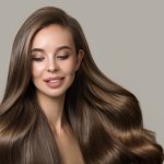 Rambut kering bisa bikin masalah karena jadi mudah patah, kaku, dan susah diatur. Kamu jadi menghabiskan banyak waktu untuk menata rambut setiap harinya karena rambut kering sulit dirapikan. Kenali penyebab rambut kering dan cara mengatasinya. Selain itu, cek juga rekomendasi sampo untuk rambut kering agar lebih lembap, halus, dan mudah diatur.