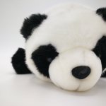 Jomblo? Tak perlu takut, ada jutaan orang yang punya nasib seperti kamu kok. Nah, biar enggak makin takut, coba temani dengan boneka panda yang imut dan menggemaskan ini. Dijamin, kamu tak lagi merasa minder meski jadi seorang jomblo.