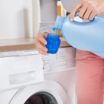 Anda yang mengutamakan kebersihan pakaian tanpa repot, detergen cair adalah pilihan yang tepat. Dengan kemampuan membersihkan yang efektif dan formula yang mudah larut, deterjen cair membawa kepraktisan baru dalam mencuci pakaian.