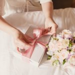 30 Persembahan Kado Pernikahan Terbaik untuk Kakak Perempuan Tersayang di Hari Istimewanya, Spesial Rekomendasi Para Pakar Kado (2023)