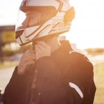 Helm adalah perlengkapan yang wajib dikenakan saat berkendara dengan sepeda motor. Pastikan kamu melindungi diri dengan helm berkualitas, seperti produk dari merek Arai. Melalui artikel ini, BP-Guide akan memberikan rekomendasi helm Arai terbaik hanya untukmu.