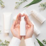 Sesungguhnya semua jenis kulit itu butuh moisturizer. Jadi, gunakan moisturizer setiap hari agar kulit tetap sehat dan terawat. Nah, selain punya rekomendasi moisturizer terbaik, BP-Guide juga punya tips memilih moisturizer yang baik, lho.