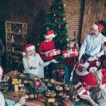 Gợi ý 10 món quà Giáng Sinh cho nam đơn giản nhưng đầy ý nghĩa và ấm áp (năm 2022)