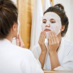 Tren pemakaian sheet mask memang sedang banyak digemari belakangan ini. Masker wajah ini praktis digunakan dan bisa dipakai kapan saja dibutuhkan. Variannya beragam untuk semua jenis kulit. Kamu bisa memilih mana yang sekiranya cocok dengan kebutuhan kulit kamu. Simak rekomendasi terbaiknya dari kami!