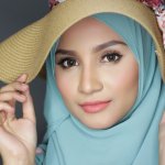 Ada banyak cara dilakukan untuk terlihat cantik dan menawan. Salah satunya dengan memakai make up dan melakukan perawatan. Tapi cantik secara alami dengan unsur Islam bagi para muslimah pasti diterapkan. Apa saja tips-nya?