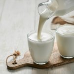 Yoghurt adalah makanan yang lezat dan sehat yang dapat menjadi pilihan sempurna untuk diet sehat Anda. Yoghurt mengandung nutrisi penting seperti protein, kalsium, dan probiotik yang baik untuk pencernaan Anda. 