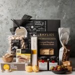 Choosing the perfect gift for an occasion can be a daunting task. So, whether it is someone's birthday or holiday season, or your friend getting hitched, get amazing inspiration to send gourmet food gifts by mail with this carefully curated list.