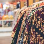 Menggunakan batik tentunya dapat menjadikan penampilan Anda tampak elegan dan percaya diri. BP-Guide punya rekomendasi pakaian batik untuk pria yang cocok untuk suasana non formal maupun formal. 