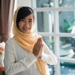 Lebaran tahun ini sudahkah kamu mendapatkan busana yang pas? Kalau merasa belum menemukan yang cocok, kamu bisa loh intip rekomendasi aneka fashion dari para artis papan atas Tanah Air. Simak rekomendasinya dari BP-Guide ya!