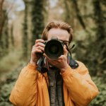 Fotografi kini menjadi sebuah hobi yang populer bagi orang-orang yang masih awam dalam hal fotografi. Biasanya, objek yang diambil adalah suatu momen acara, tingkah laku hewan, atau aktivitas manusia sehari-hari. Selain itu pula alam menjadi objek foto paling banyak diambil.