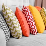 Kursi akan lebih nyaman jika dilengkapi dengan bantal khusus kursi. Fungsi bantal kursi bukan hanya untuk duduk atau sekadar sandaran supaya duduk jadi lebih nyaman, loh. Bantal kursi yang unik bisa juga menjadi dekorasi ruangan yang keren.