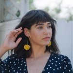 Sebagai wanita, kita tentu ingin tampil segar dan ceria. Untuk menimbulkan kesan tersebut tidak sulit kok, kamu bisa gunakan anting pom-pom. Intip rekomendasi anting pom-pom dari BP-Guide yuk!