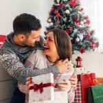 Giáng Sinh năm nay bạn đã chuẩn bị quà gì cho vợ yêu chưa? Chắc chắn rằng vợ bạn đang mong ngóng món quà Giáng Sinh năm nay lắm đấy. Hãy tham khảo danh sách 10 món quà ý nghĩa, ấm áp thích hợp tặng vợ yêu trong dịp Giáng Sinh (năm 2021) dưới đây để có ngay những ý tưởng hay ho nhé! 