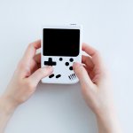 Konsol handheld masih punya peminat hingga saat ini. Buat Anda penggemar barang vintage dan retro, BP-Guide akan memberikan rekomendasi konsol handheld yang masih worth di tahun 2023 ini.