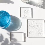 Moisturizer adalah bagian penting dalam skincare. Jika kamu ingin moisturizer yang punya tekstur ringan dan mudah meresap, moisturizer gel bisa jadi pilihan yang tepat. Simak rekomendasi produk terbaiknya dalam artikel BP-Guide berikut ini!