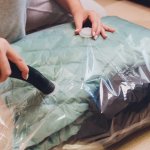 Anda hobi traveling? Pastikan Anda mengepak barang dengan baik agar masih tersisa banyak ruang. Vacuum bag membantu Anda untuk memperkecil ukuran barang dengan menyedot udara di dalamnya. Yuk, simak rekomendasi vacuum bag dalam artikel BP-Guide berikut ini!