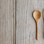 Peralatan makan dari kayu akhir-akhir ini menjadi pilihan yang tepat untuk menyajikan makan yang aman. Tidak hanya itu, peralatan makan dari kayu juga tahan lama dan tampak eksotis. Berikut ini, BP-Guide memberikan rekomendasi peralatan makan dari kayu yang pas untuk Anda.