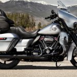 Ketika mendengar "motor gede", sulit rasanya jika tidak mengaitkan dengan Harley-Davidson. Penampilan motor yang mencolok dengan desain menonjol ini memang menarik perhatian. Bukan hanya itu saja, harganya yang setara dengan mobil mewah pun jadi salah satu ciri khas Harley-Davidson. Namun, agaknya hal tersebut tak menyurutkan minat para pencinta motor gede terutama bagi mereka yang ingin mencari kualitas mumpuni. Harley-Davidson menghadirkan model terbaru yang sayang jika dilewatkan seperti dalam referensi berikut ini.