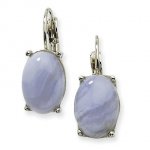 Batu akik masih jadi kegemaran banyak orang. Kaum pria senang mengenakannya sebagai cincin, tapi jika wanita ingin tampil anggun saat memakai batu akik, bisa memilih anting-anting sebagai perhiasan. Anting-anting batu akik ini memiliki ciri khas yang tentu dapat membantu Anda tampil lebih feminin dan berkilau.